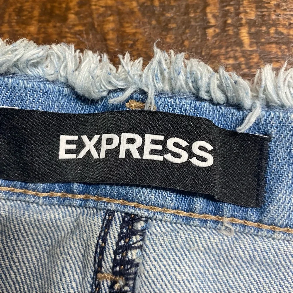 Express Straight Mini Mid Rise Distressed Light Wash Jean Denim Skirt Size 8 - Picture 12 of 14